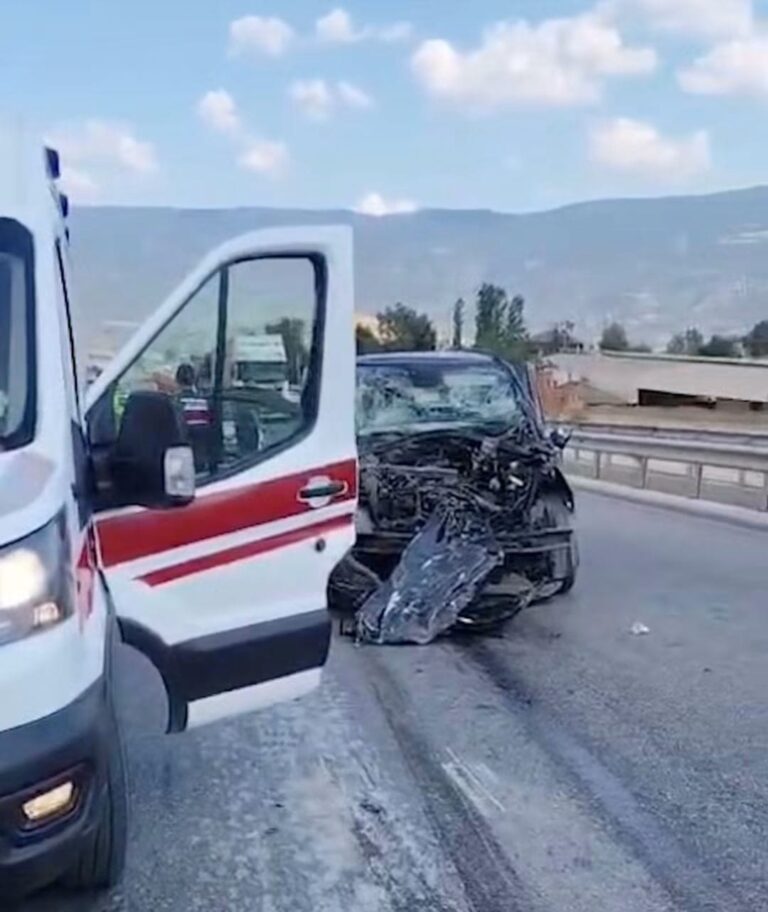 Çorum FK’lı Atakan Akkaynak ve Ailesi Trafik Kazası Geçirdi