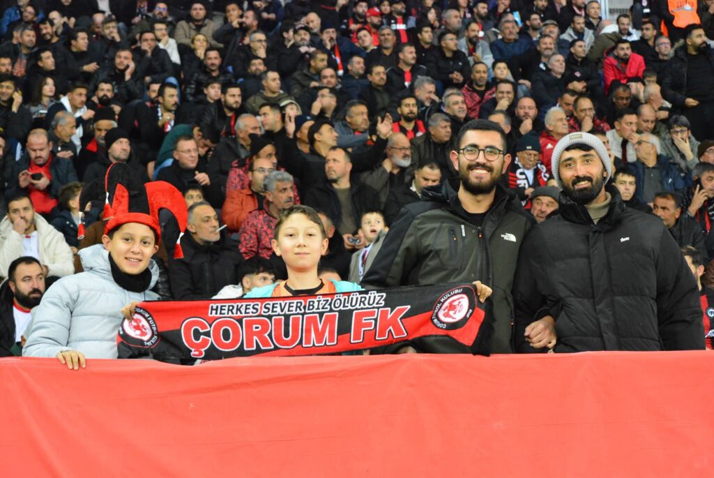 arca-corum-fk-caykur-rizespor-macinda-tribunlerden-goruntuler (11)